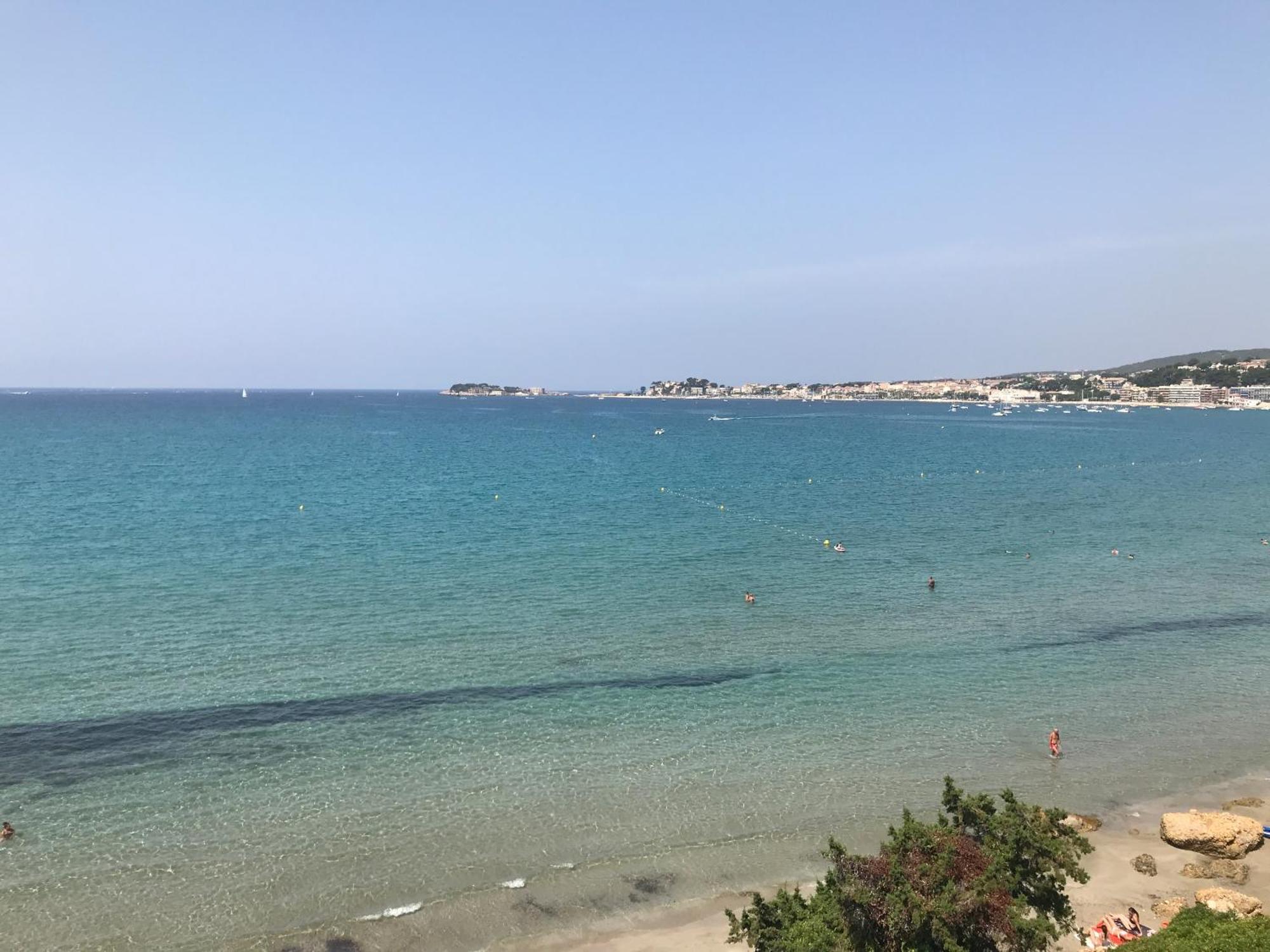 Studio De Charme Avec Grande Terrasse Vue Mer 르카스틀레 외부 사진